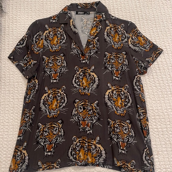 straight to hell Tops - Straight to Hell tiger shirt sz S